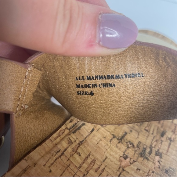 Restricted Gold and Brown Two Strap Open Toe Studded Buckle Sandal Shoes Size 6 - Picture 12 of 12